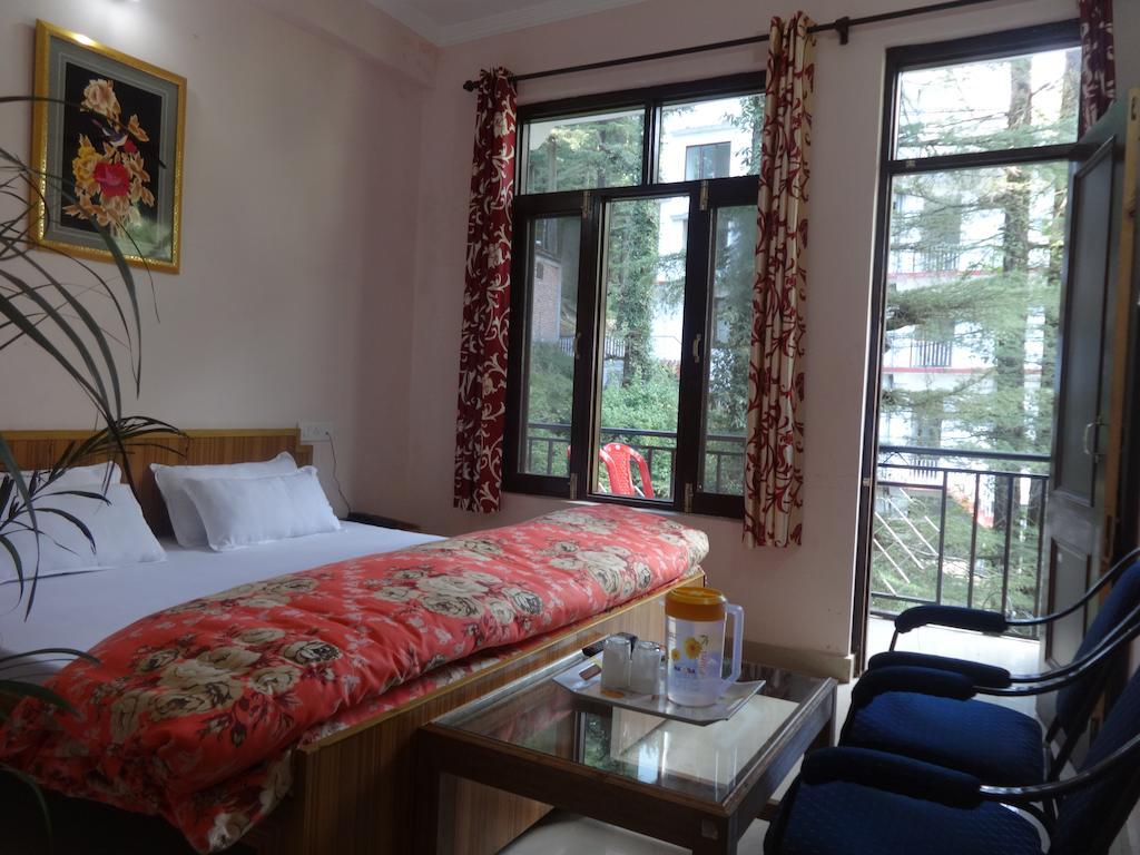 Hotel Kumar Residency Дармсала Экстерьер фото