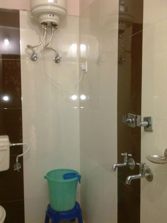 Hotel Kumar Residency Дармсала Экстерьер фото