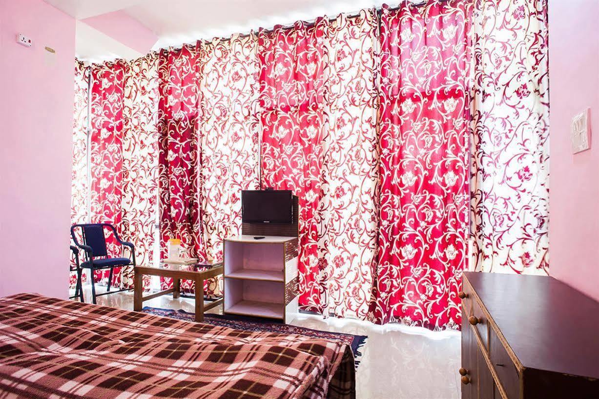 Hotel Kumar Residency Дармсала Экстерьер фото